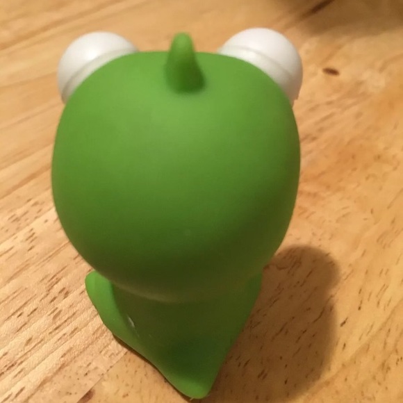 Raised Eyes Anti Stress Vent Alligator Squeezeable Stress Reliever - Picture 3 of 6